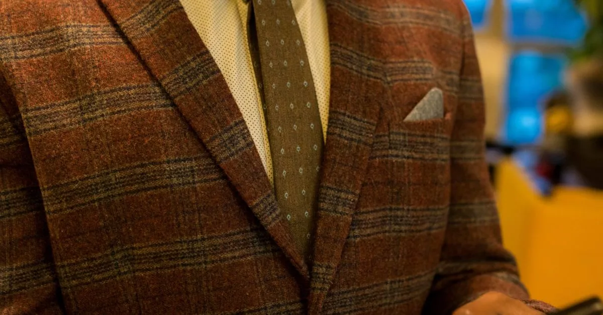 découvrez comment adopter un style business casual élégant et confortable, parfait pour allier professionnalisme et décontraction au bureau.