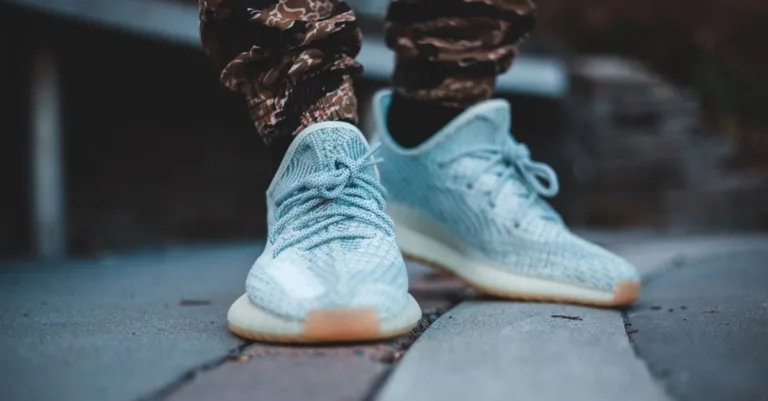 découvrez notre collection de sneakers stylées alliant confort et tendance pour un look urbain et moderne.