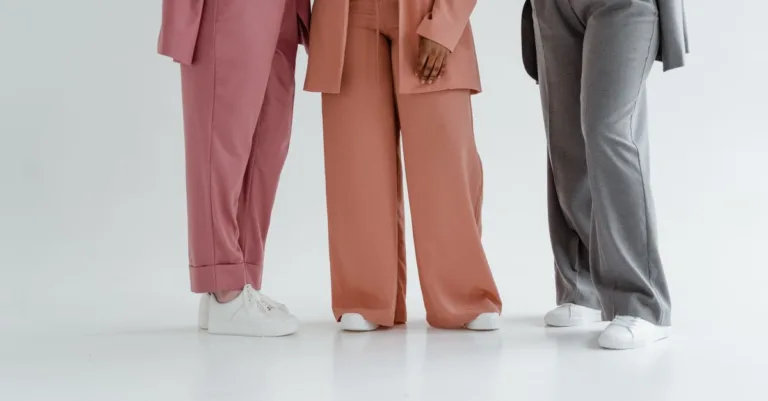 découvrez notre collection de pantalons larges spécialement conçus pour les femmes petites, alliant confort et style pour sublimer votre silhouette.