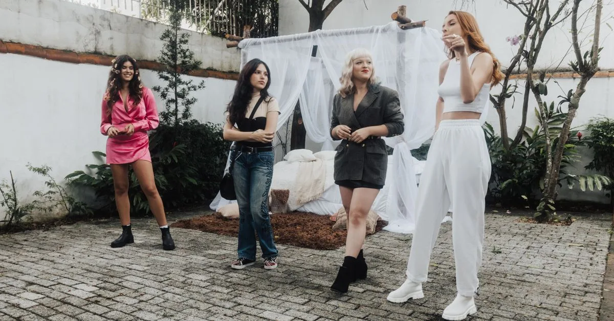 découvrez les dernières tendances de la mode féminine, des styles élégants aux looks décontractés, pour sublimer votre garde-robe.