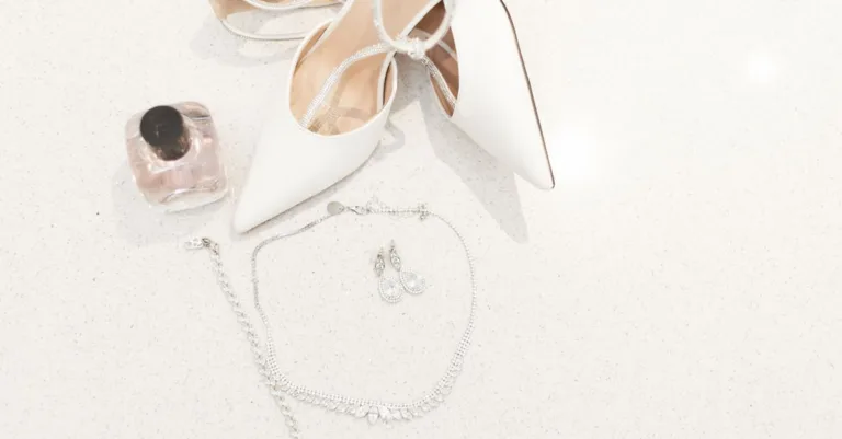 découvrez notre large gamme d'accessoires pour tous vos besoins : mode, technologie, maison et plus encore. trouvez l'accessoire parfait qui complète votre style et améliore votre quotidien.