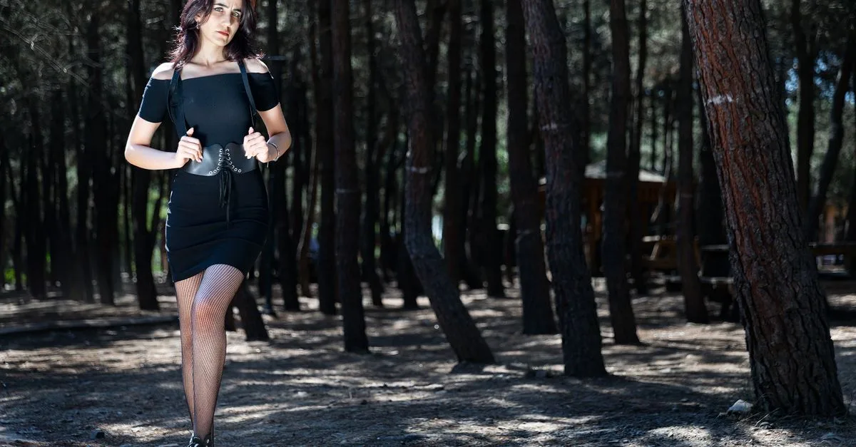 découvrez comment sublimer vos tenues avec nos conseils de style pour ceintures, adaptés à toutes les occasions et tous les looks.