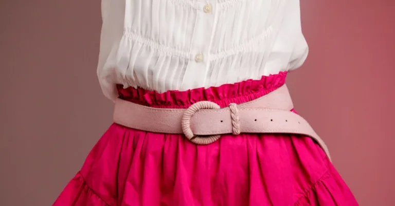 découvrez nos astuces de style pour sublimer votre tenue grâce à des ceintures tendance et originales.