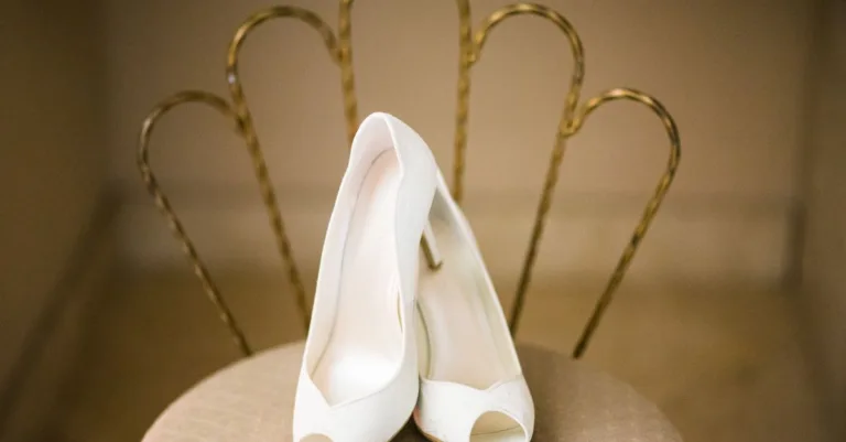 découvrez nos chaussures de mariage confortables alliant élégance et bien-être pour danser toute la nuit sans douleurs.