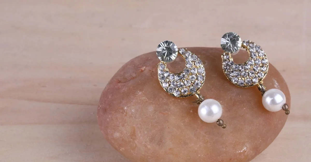 découvrez notre collection élégante de boucles d'oreilles, parfaites pour sublimer votre style au quotidien ou pour une occasion spéciale.