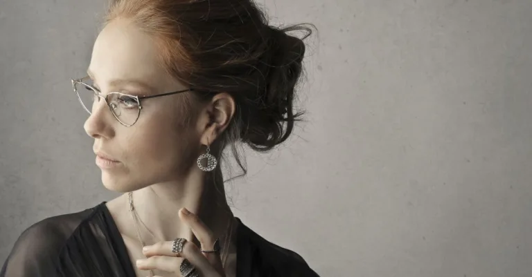 découvrez notre collection élégante de boucles d'oreilles, alliant style et qualité pour sublimer toutes vos tenues.
