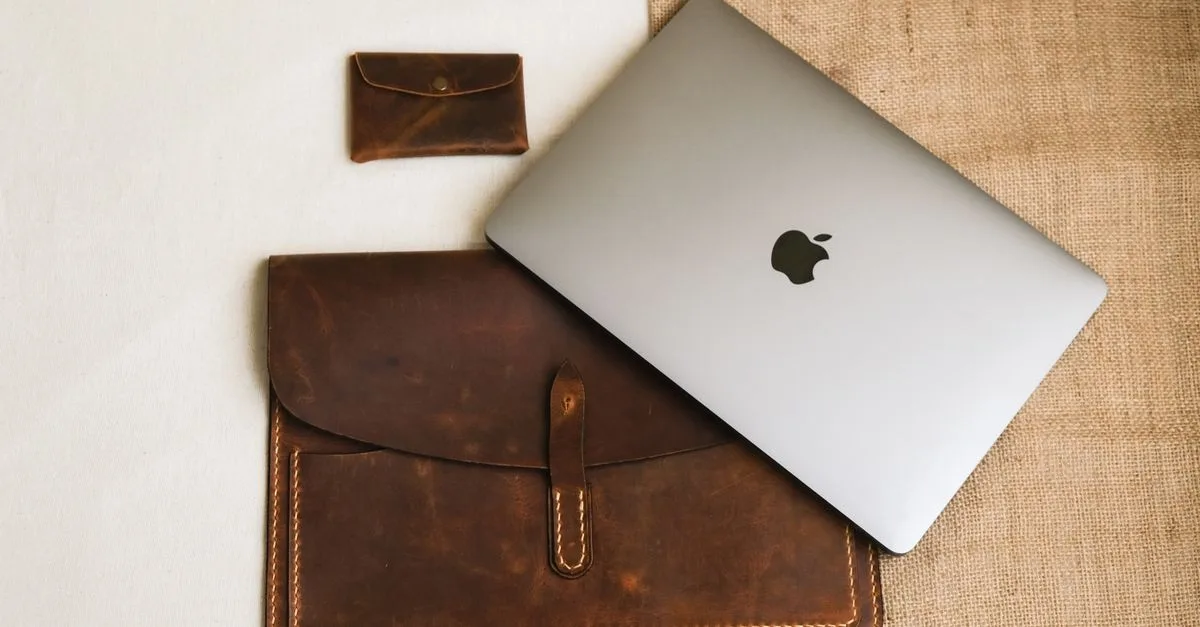 découvrez notre sac pour ordinateur portable alliant style et protection optimale pour vos appareils, parfait pour vos déplacements quotidiens.