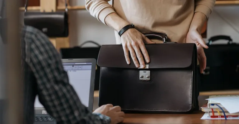 découvrez notre sac pour ordinateur portable alliant style et protection optimale pour votre appareil, idéal pour un transport quotidien sécurisé.