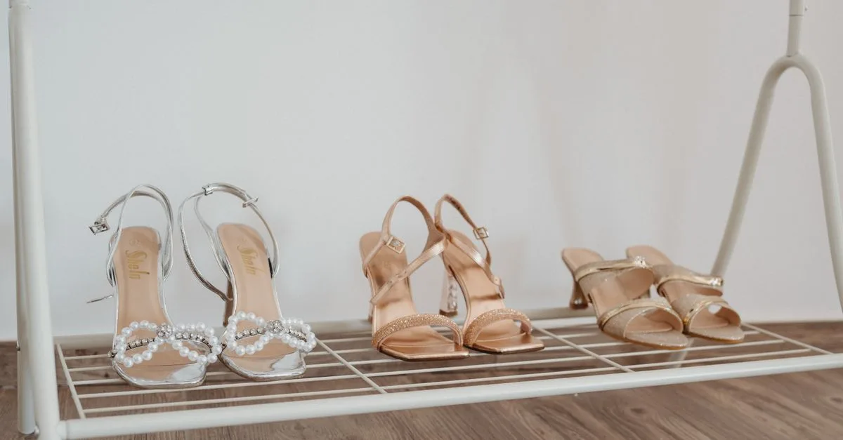 découvrez notre collection de chaussures tendance pour hommes, femmes et enfants. confort, style et qualité au rendez-vous pour toutes vos occasions.