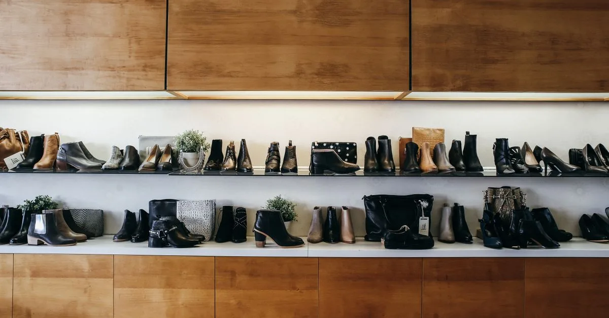 découvrez notre collection de chaussures alliant style, confort et qualité pour toutes les occasions. trouvez la paire parfaite dès aujourd'hui !