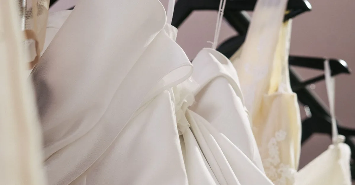 sac de rangement pour robe de mariée, conçu pour protéger et transporter votre robe avec élégance et sécurité.