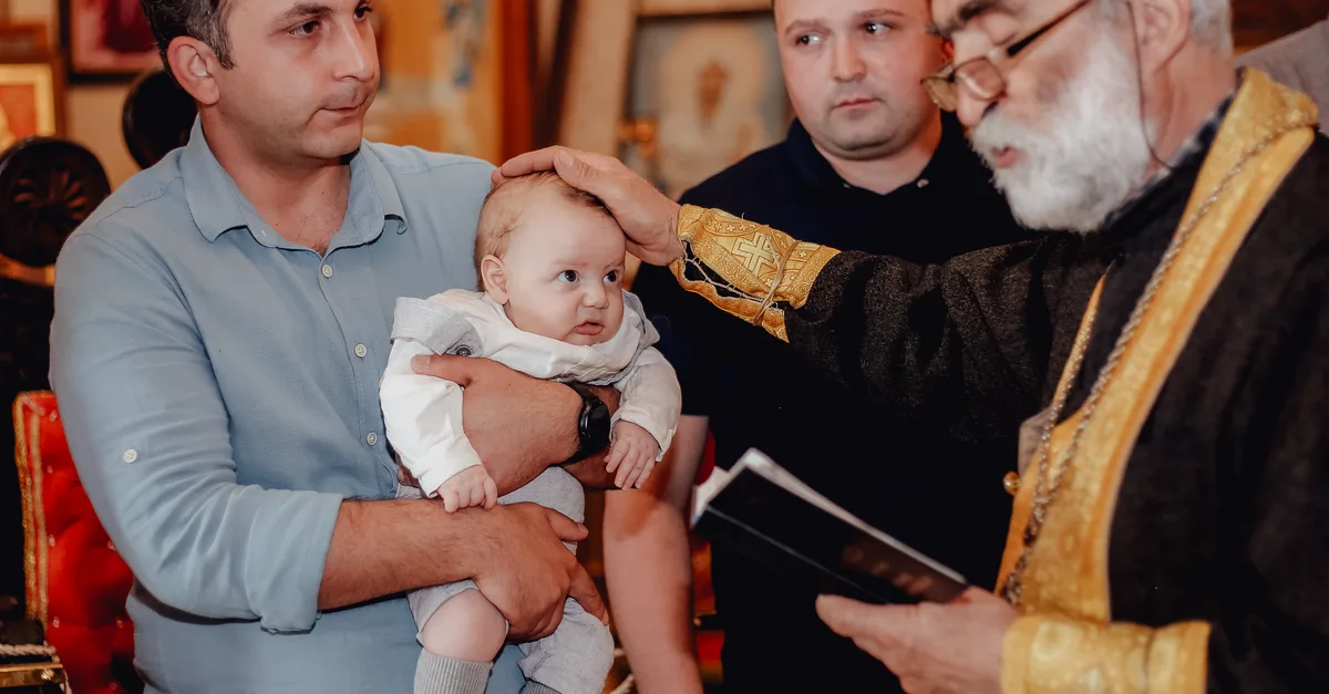 découvrez des cadeaux de baptême attentionnés pour remercier les parrains et marraines et célébrer ce moment précieux.