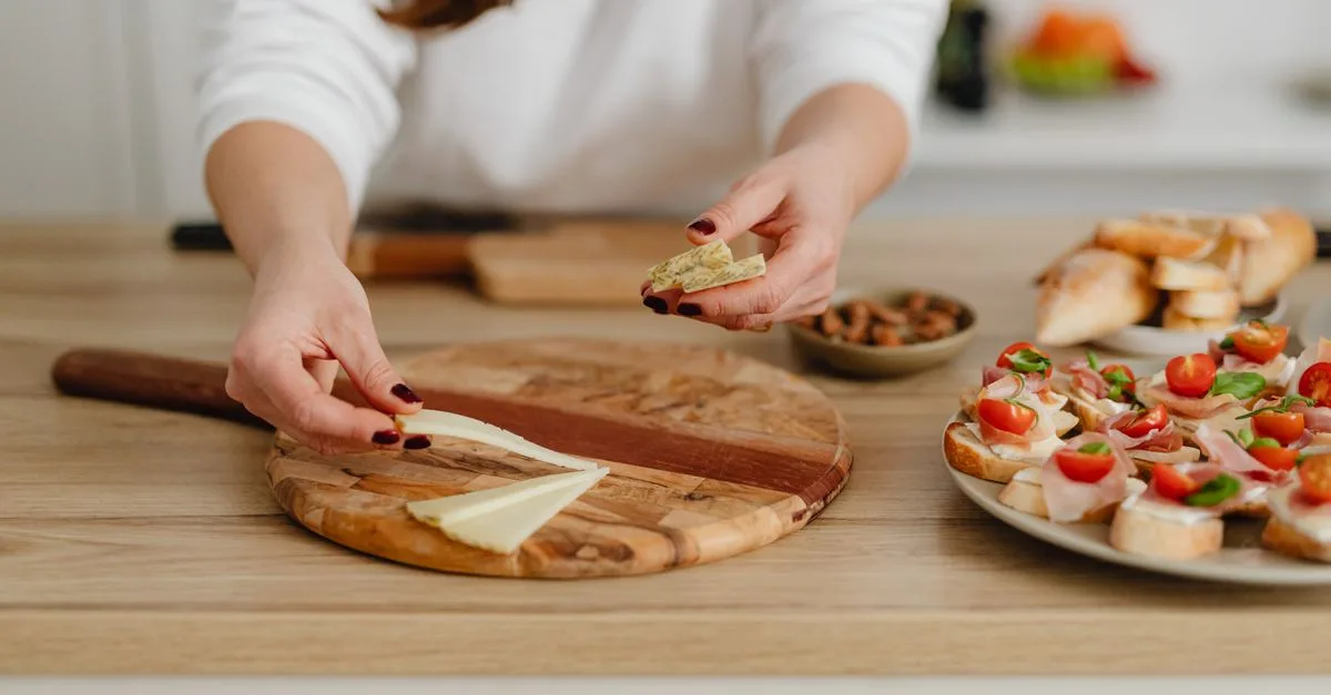 découvrez des idées d’apéritifs faciles et savoureux à préparer pour régaler une foule, sans passer des heures en cuisine.