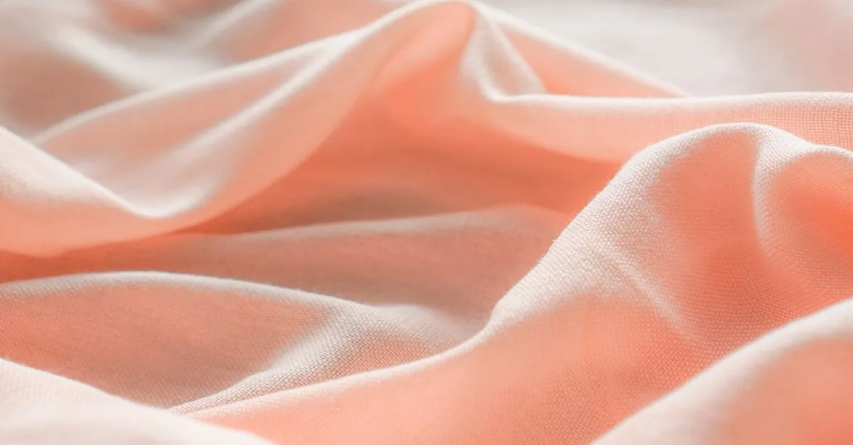 découvrez le lyocell, une fibre douce, respirante et résistante, fabriquée à partir de cellulose de bois et appréciée pour son confort au quotidien.