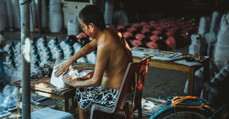 découvrez ce que signifie la mention « made in china », son origine et les enjeux de fabrication associés aux produits conçus en chine.