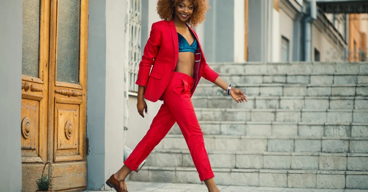 découvrez des combinaisons de couleurs harmonieuses pour vos tenues et trouvez l’inspiration pour créer des looks élégants et équilibrés.