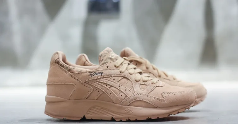 découvrez les asics gel-kayano 14 roses : un design rétro emblématique, des détails soignés et un style sportif facile à porter au quotidien.